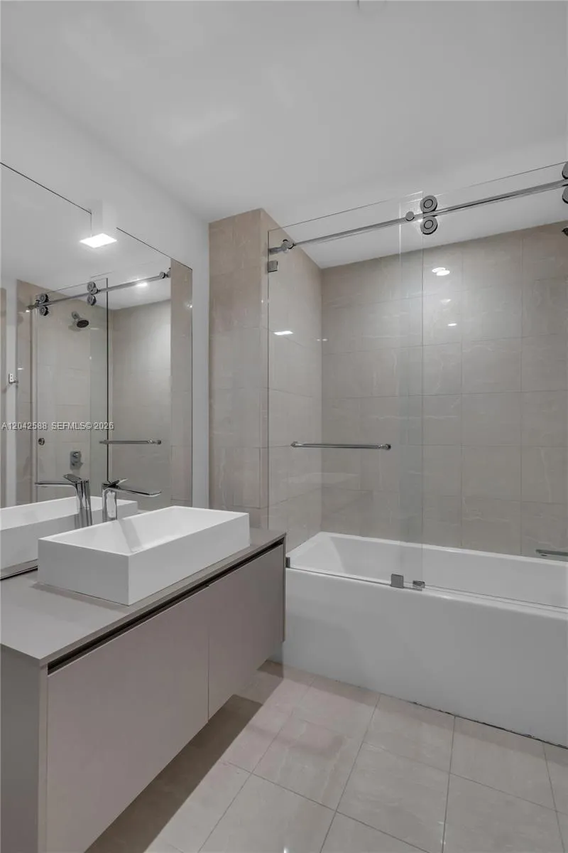 1000 Brickell Plz #2402 Miami, FL 33131