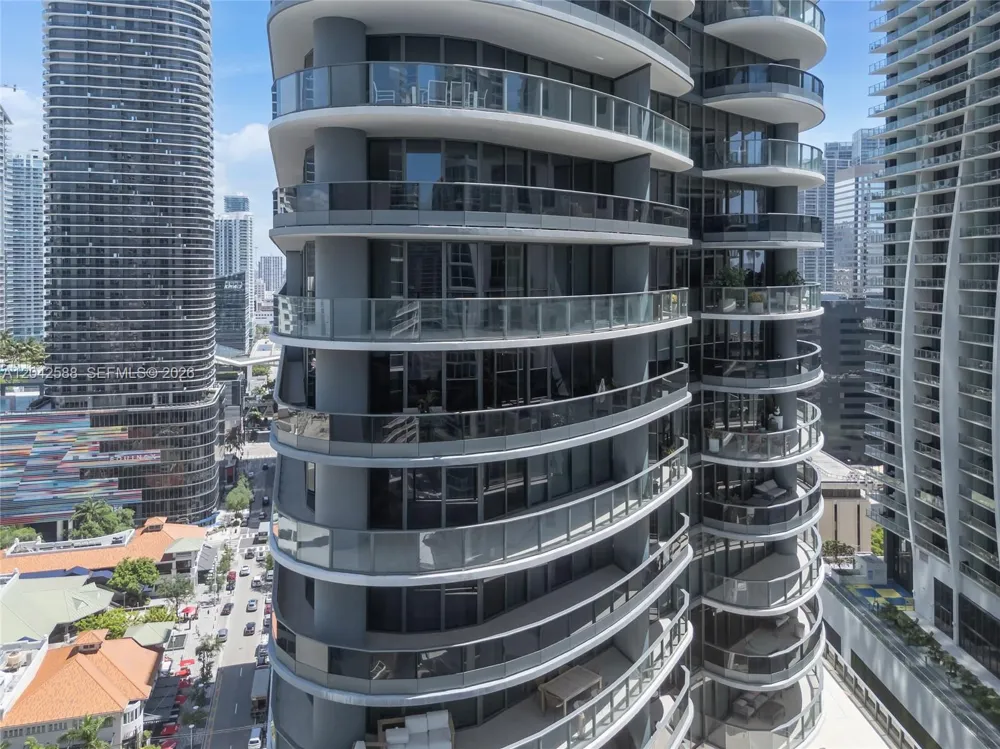 1000 Brickell Plz #2402 Miami, FL 33131