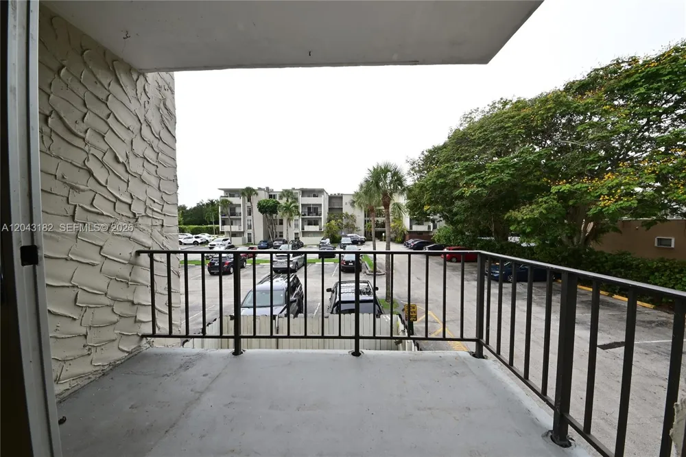 6900 Kendall Dr #A209 Pinecrest, FL 33156