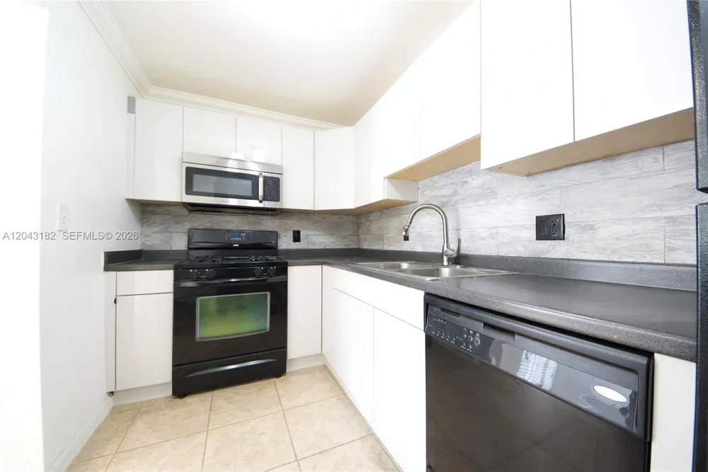 6900 Kendall Dr #A209 Pinecrest, FL 33156