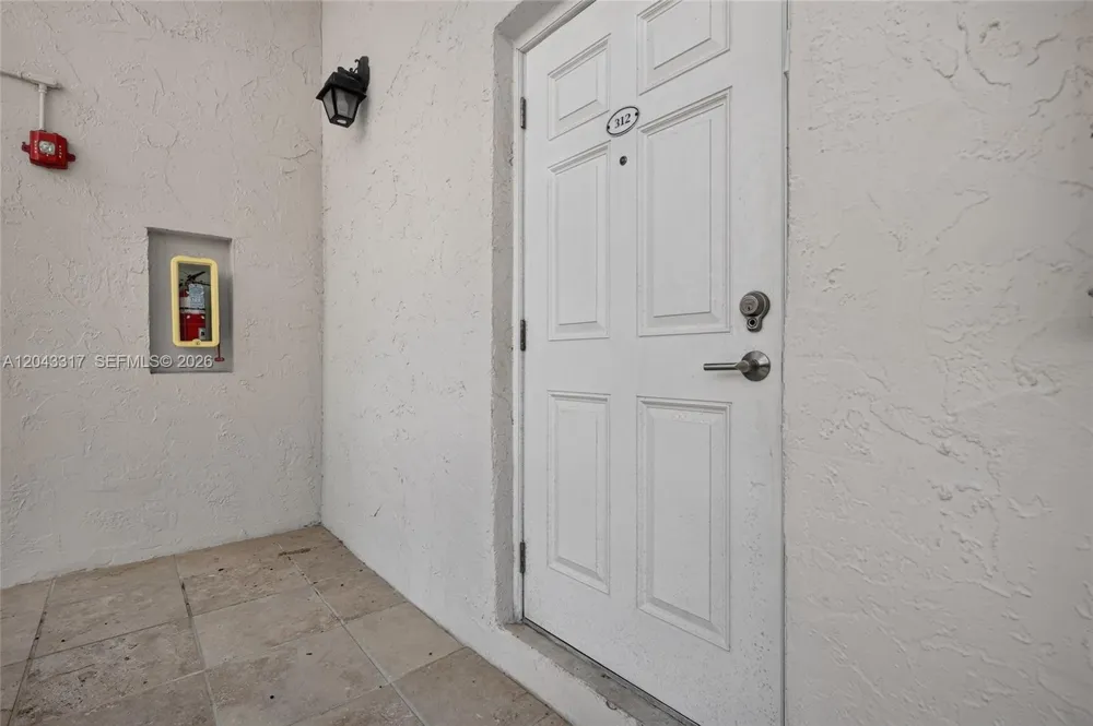 6705 Kendall Dr #312 Pinecrest, FL 33156