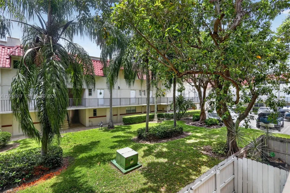 6705 Kendall Dr #312 Pinecrest, FL 33156