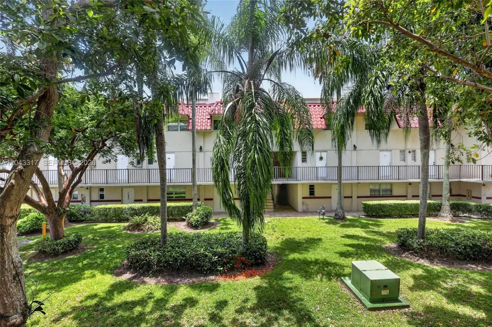 6705 Kendall Dr #312 Pinecrest, FL 33156