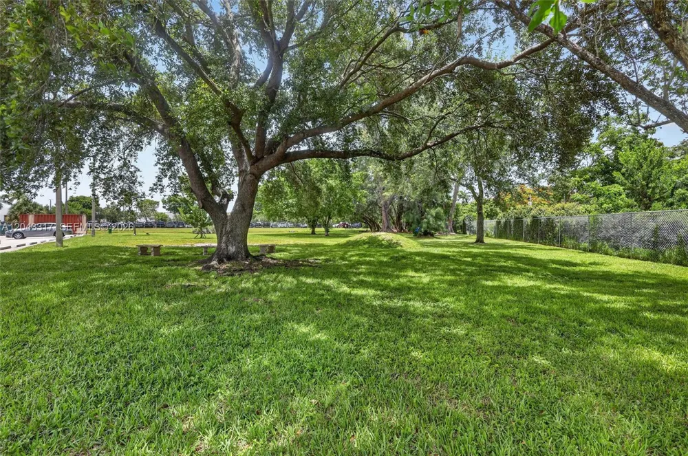 6705 Kendall Dr #312 Pinecrest, FL 33156