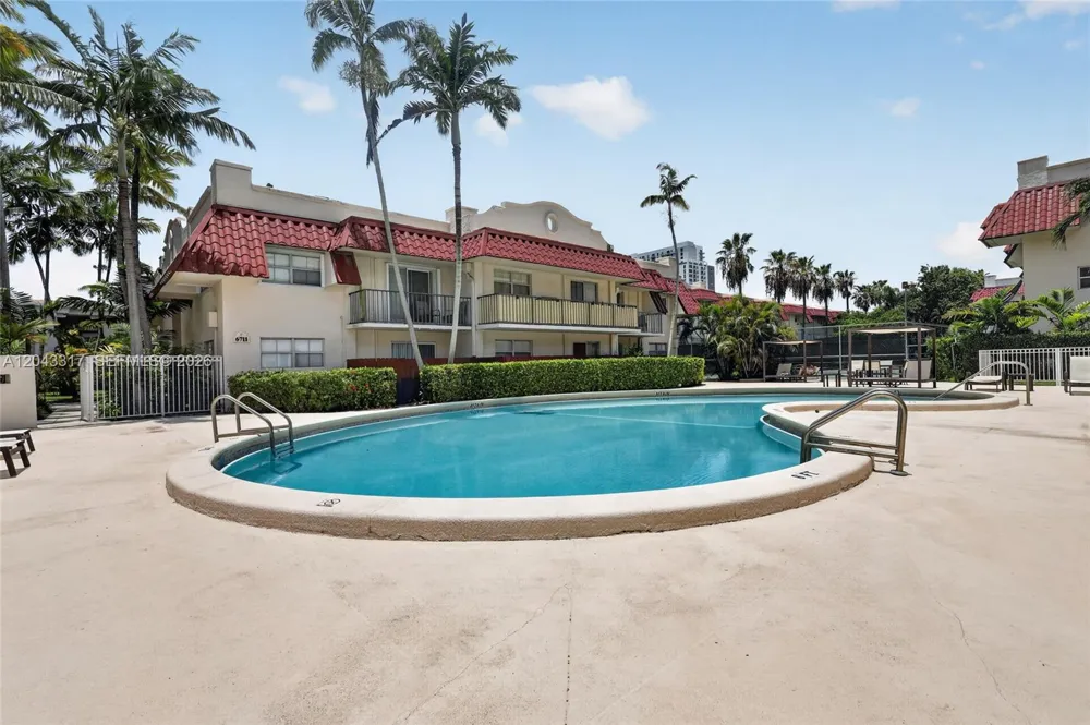 6705 Kendall Dr #312 Pinecrest, FL 33156