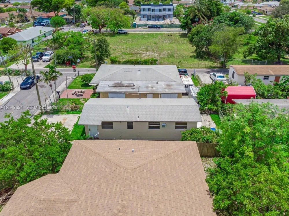805 NW 3rd Ter Hallandale Beach, FL 33009