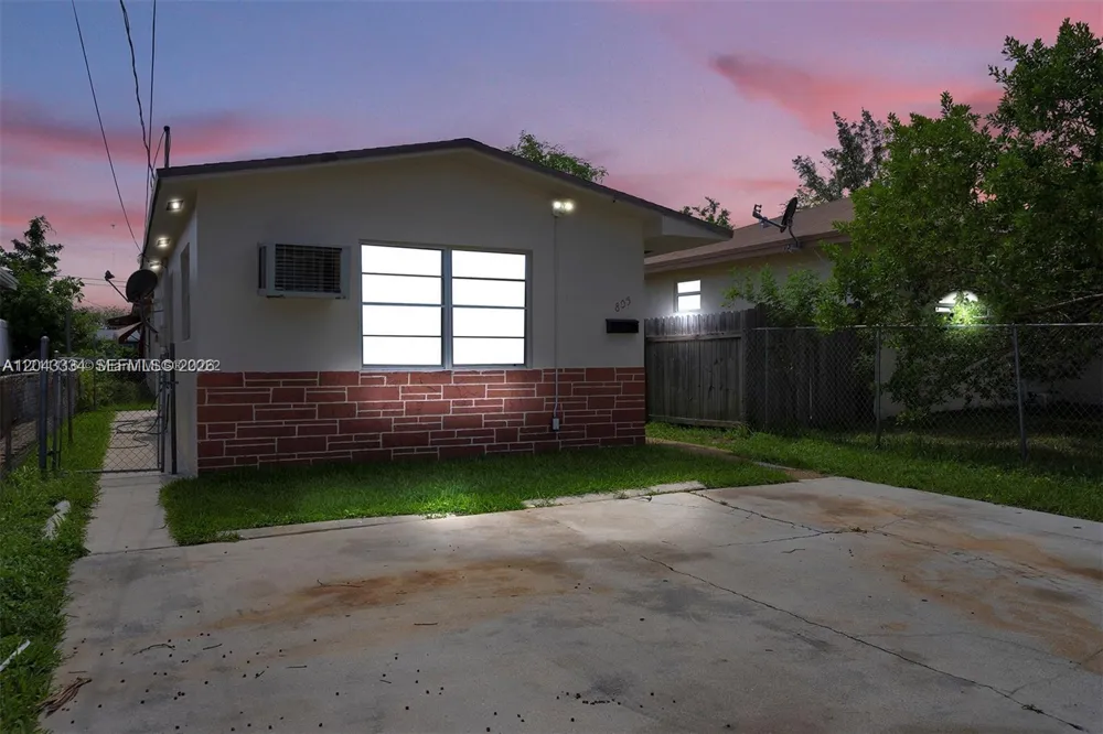 805 NW 3rd Ter Hallandale Beach, FL 33009