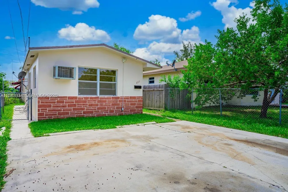 805 NW 3rd Ter Hallandale Beach, FL 33009