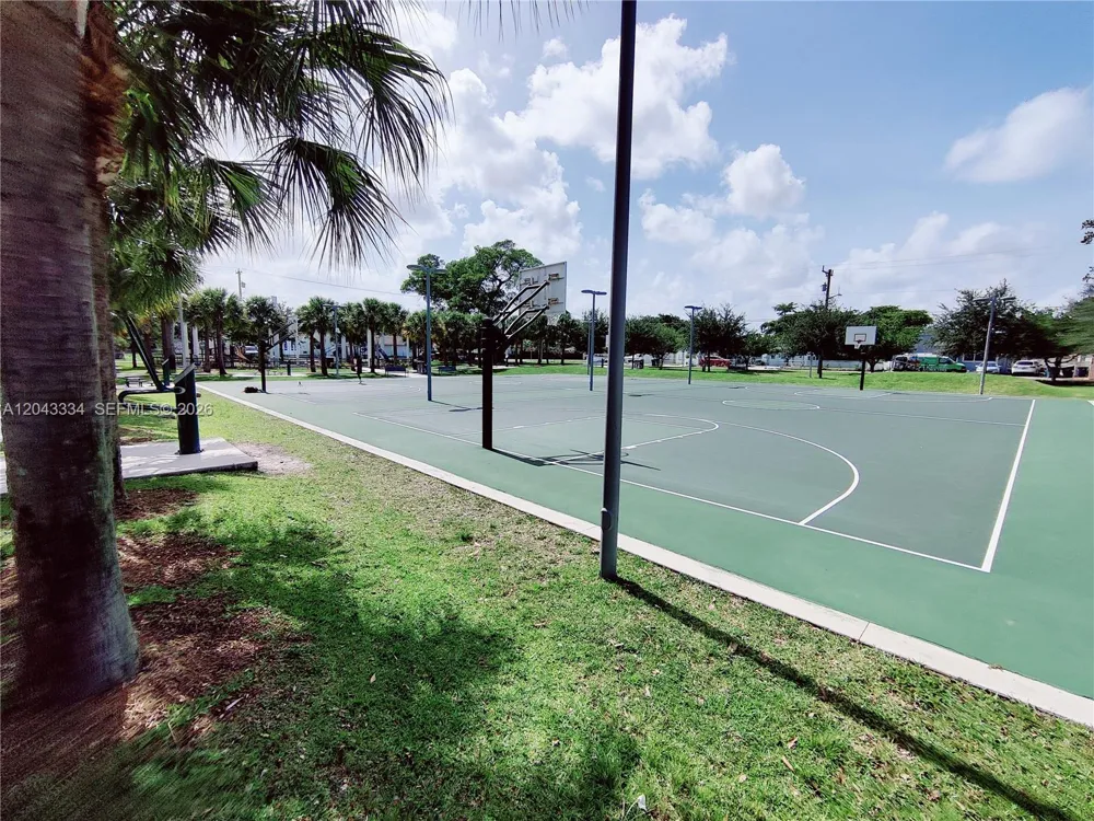 805 NW 3rd Ter Hallandale Beach, FL 33009