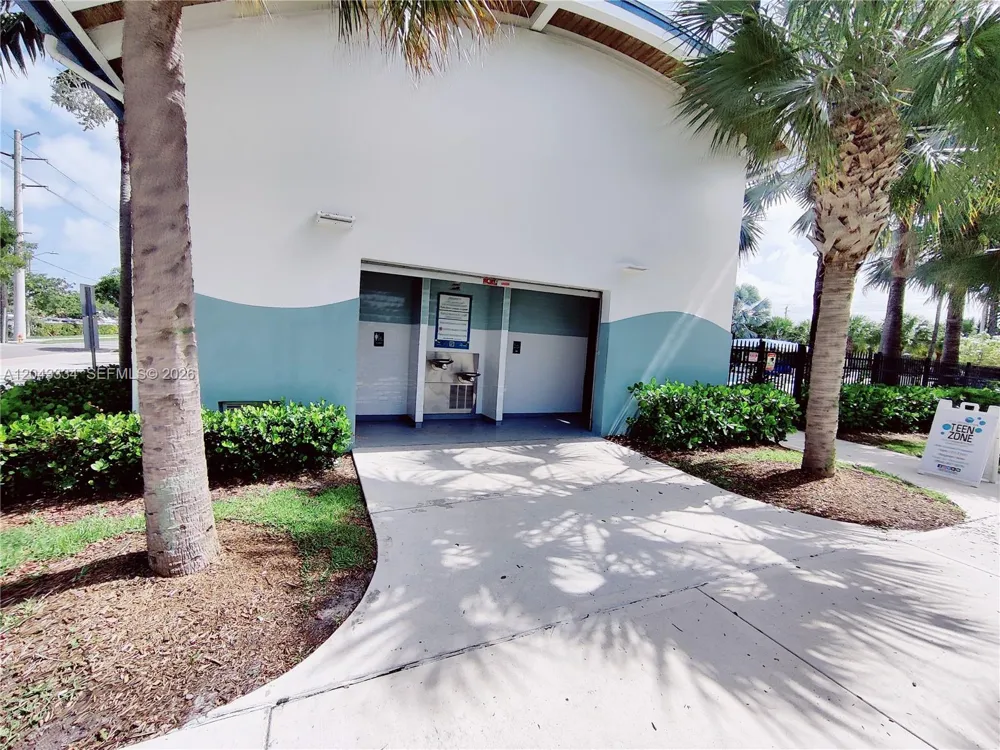 805 NW 3rd Ter Hallandale Beach, FL 33009