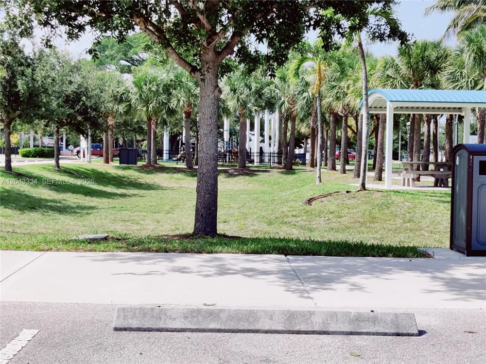 805 NW 3rd Ter Hallandale Beach, FL 33009