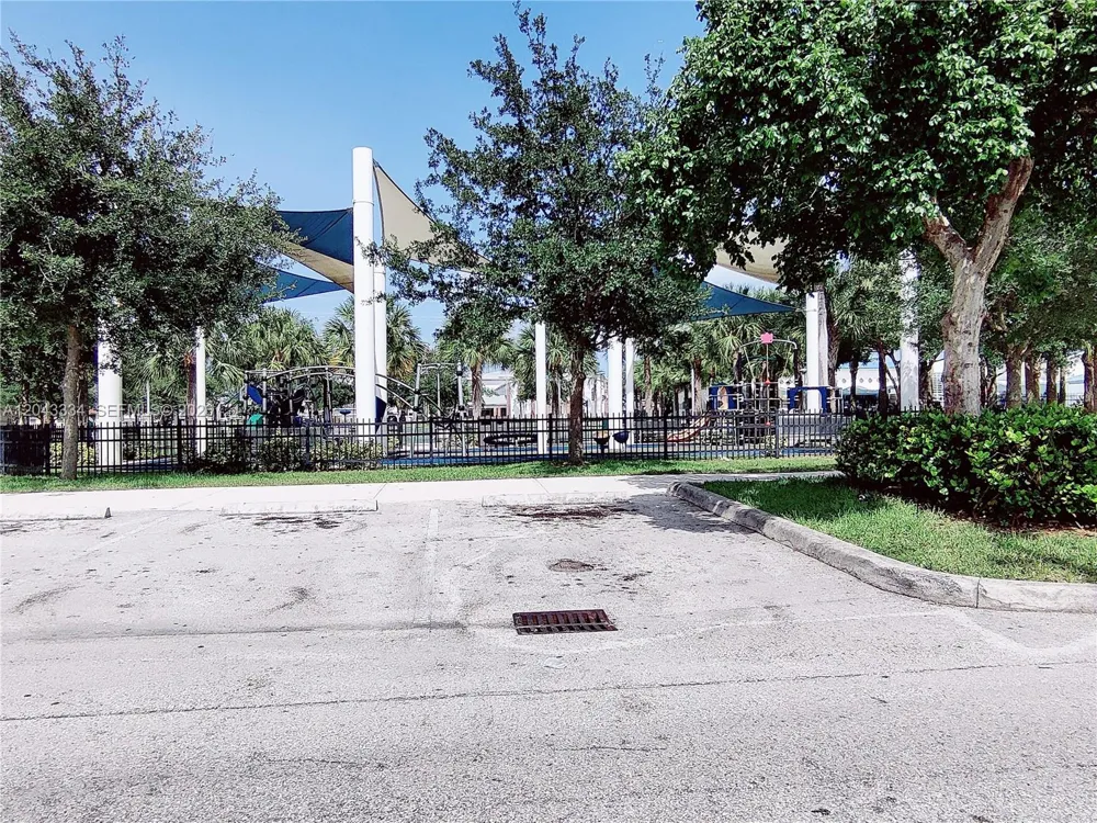 805 NW 3rd Ter Hallandale Beach, FL 33009