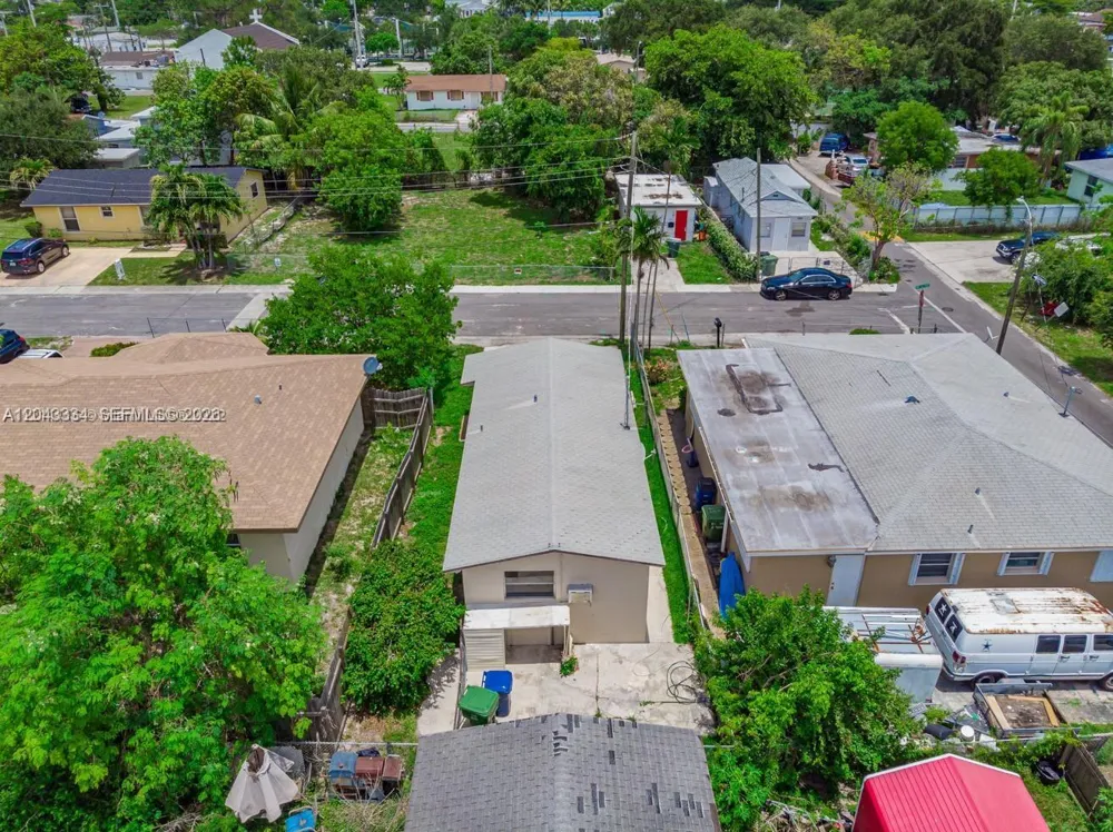 805 NW 3rd Ter Hallandale Beach, FL 33009