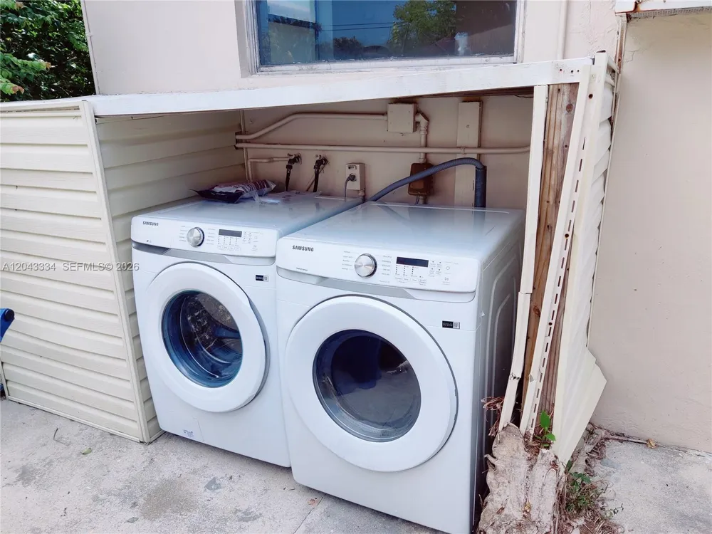805 NW 3rd Ter Hallandale Beach, FL 33009