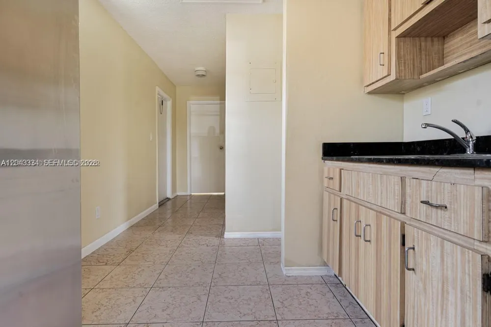 805 NW 3rd Ter Hallandale Beach, FL 33009