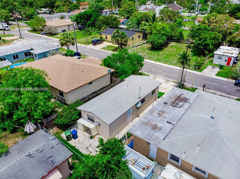 805 NW 3rd Ter Hallandale Beach, FL 33009