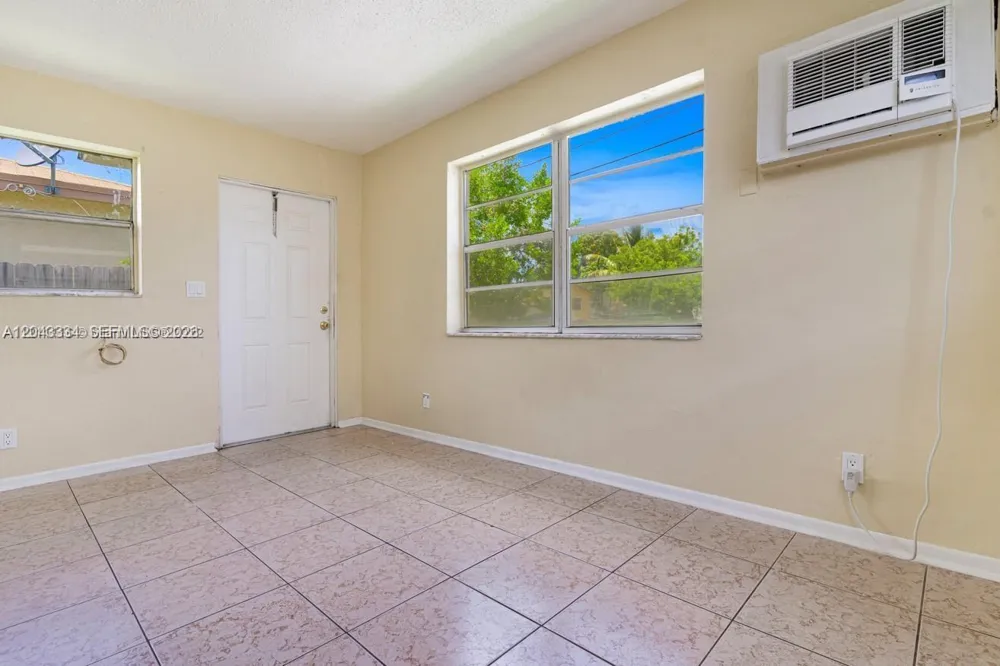 805 NW 3rd Ter Hallandale Beach, FL 33009