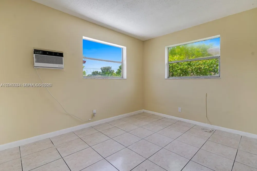 805 NW 3rd Ter Hallandale Beach, FL 33009