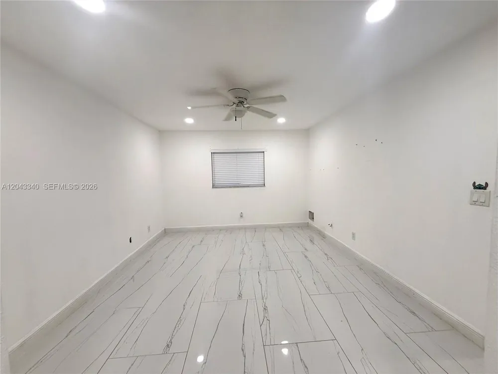 313 NW 16 PL Cape Coral, FL 33993