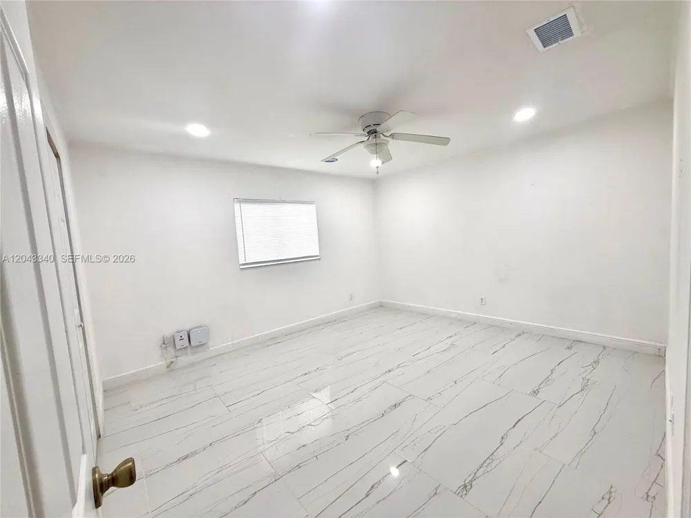 313 NW 16 PL Cape Coral, FL 33993