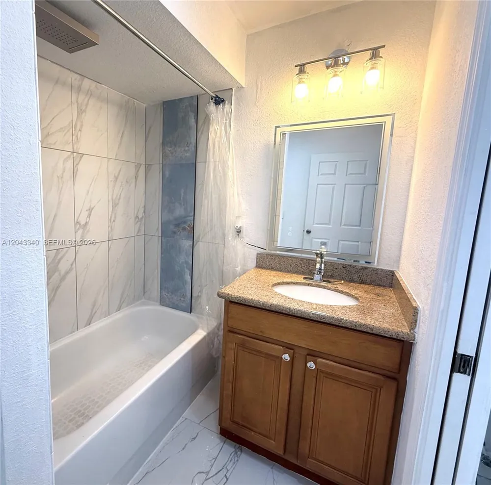 313 NW 16 PL Cape Coral, FL 33993