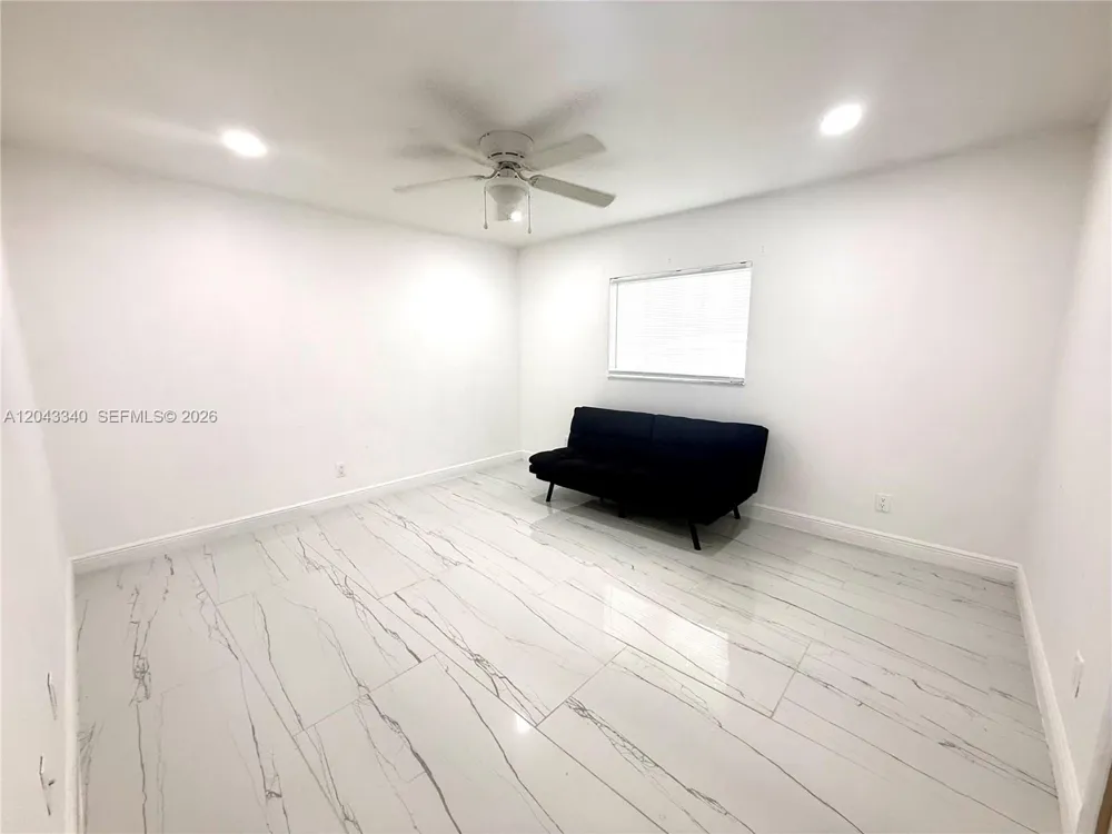 313 NW 16 PL Cape Coral, FL 33993
