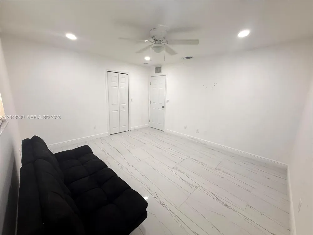 313 NW 16 PL Cape Coral, FL 33993