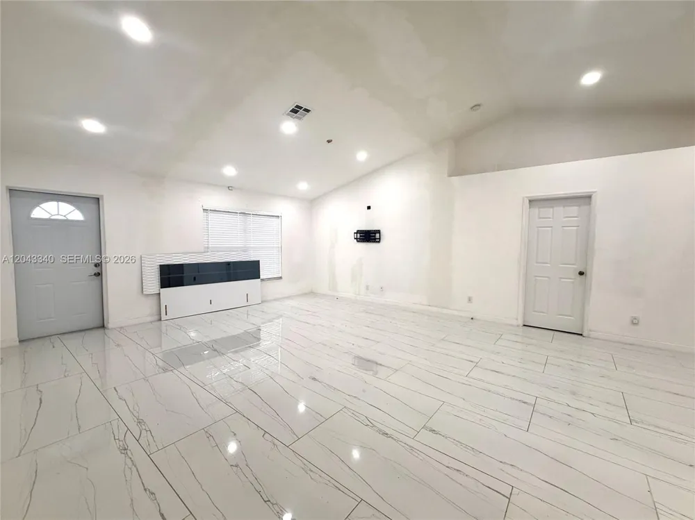 313 NW 16 PL Cape Coral, FL 33993