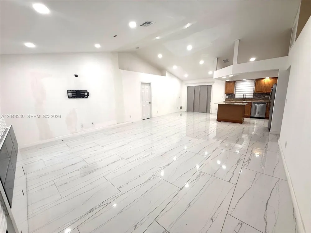 313 NW 16 PL Cape Coral, FL 33993
