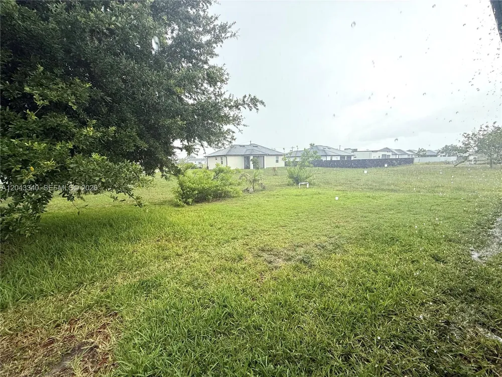313 NW 16 PL Cape Coral, FL 33993
