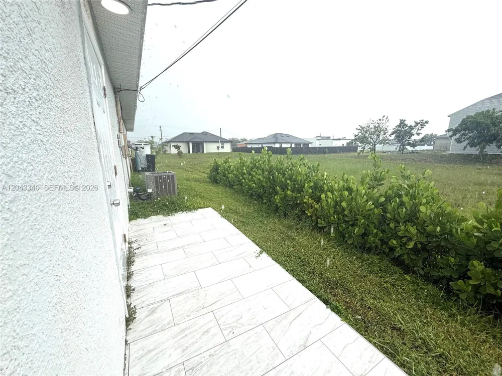 313 NW 16 PL Cape Coral, FL 33993