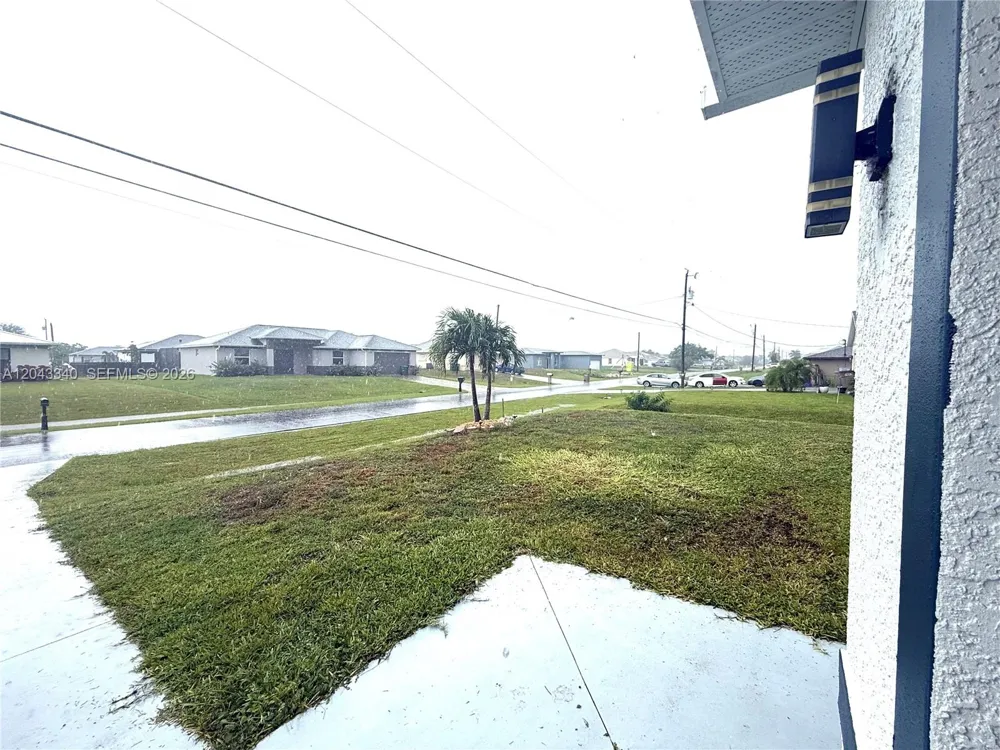 313 NW 16 PL Cape Coral, FL 33993