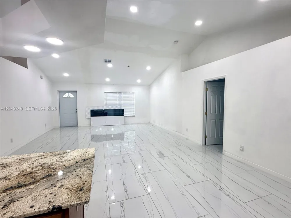 313 NW 16 PL Cape Coral, FL 33993
