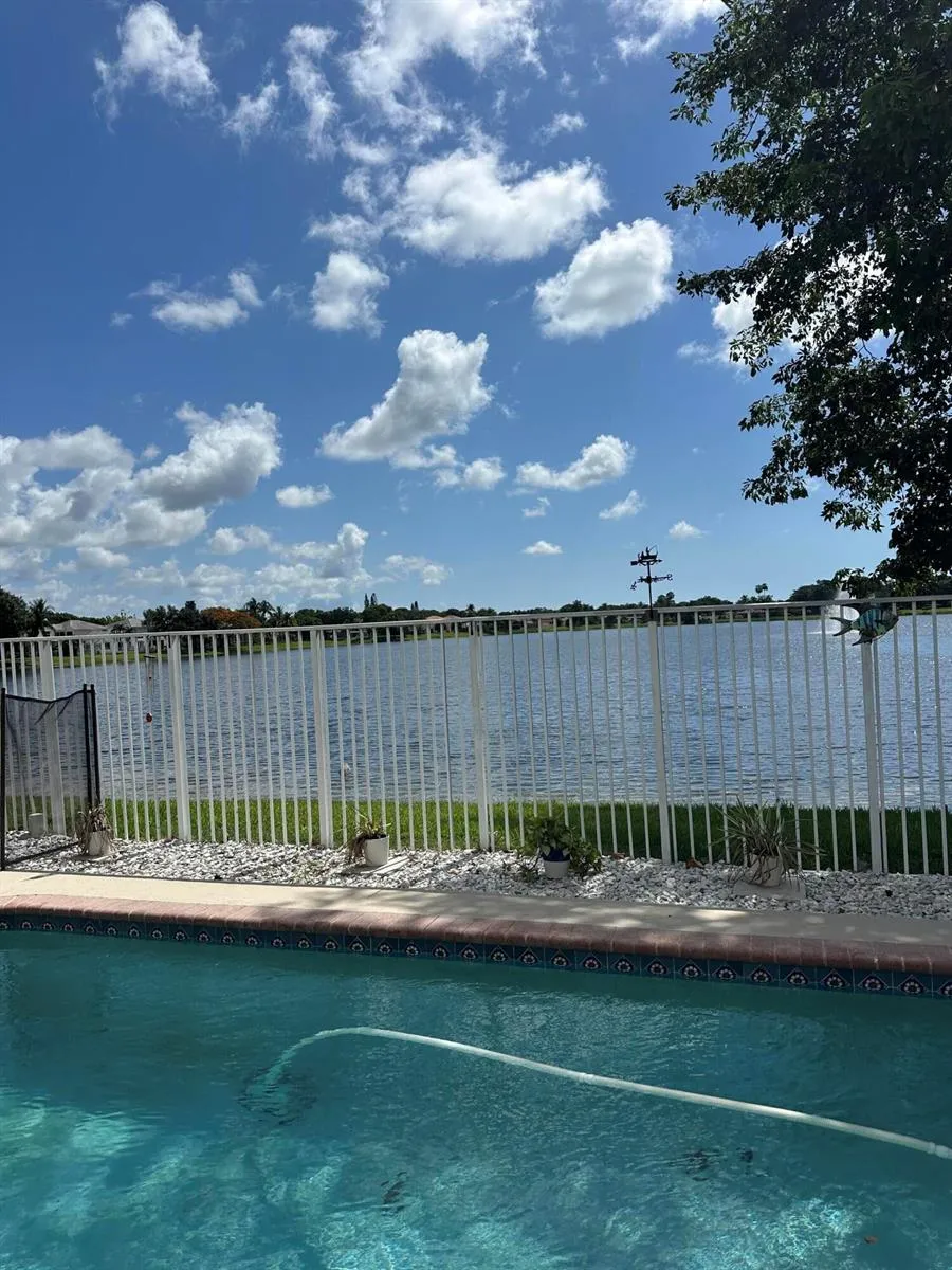 5220 NW 53rd Avenue Coconut Creek, FL 33073