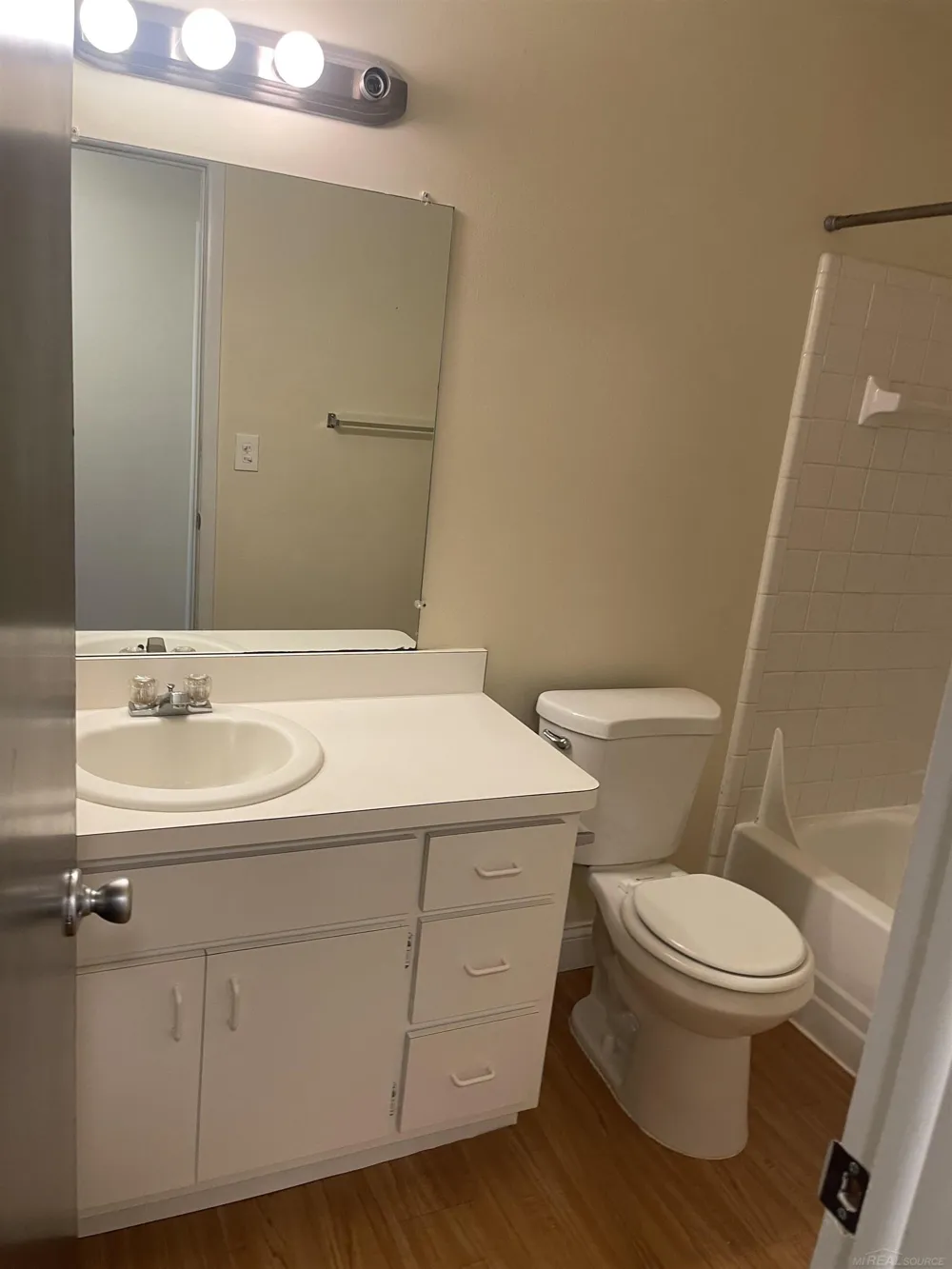38220 Fairway Court Clinton Charter Township, MI 48038