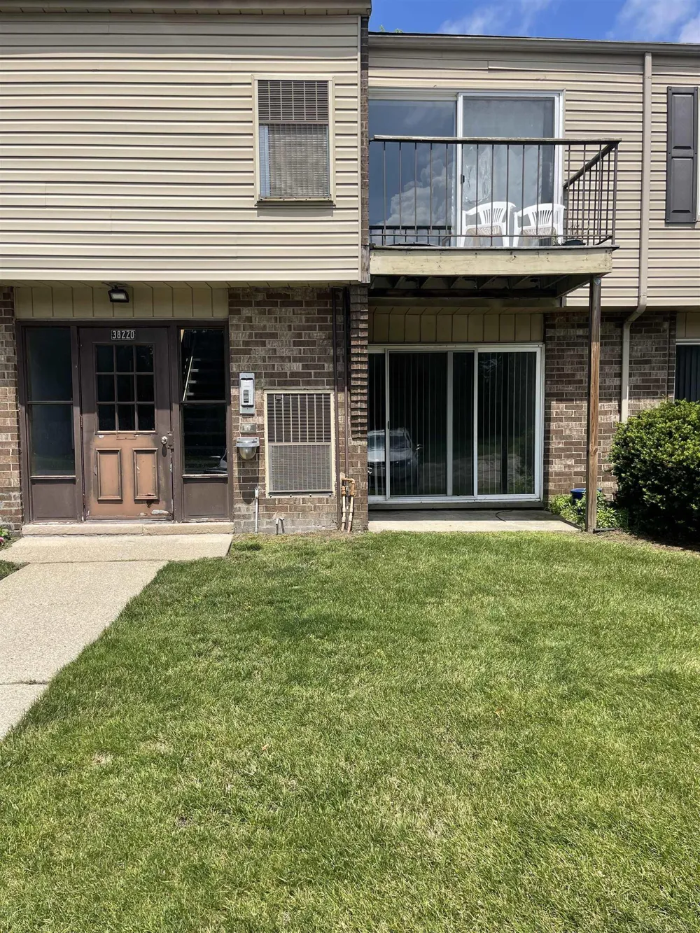 38220 Fairway Court Clinton Charter Township, MI 48038