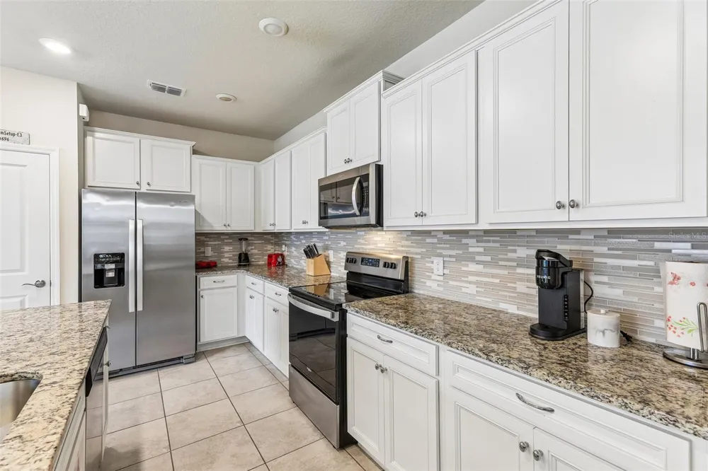 4290 LANA AVENUE Davenport, FL 33897