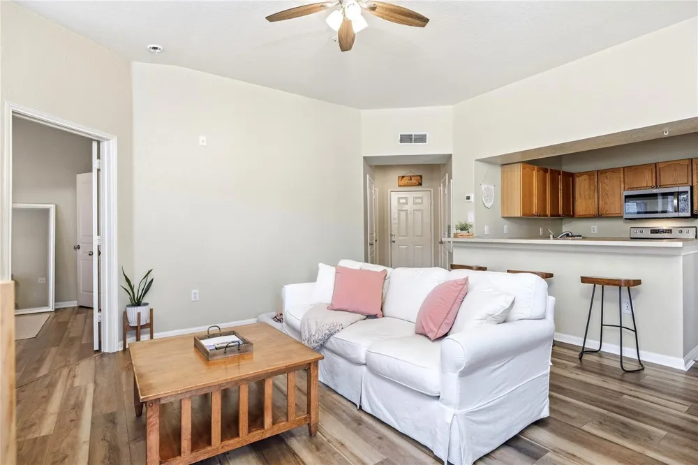 5125 PALM SPRINGS BOULEVARD #1204 Tampa, FL 33647