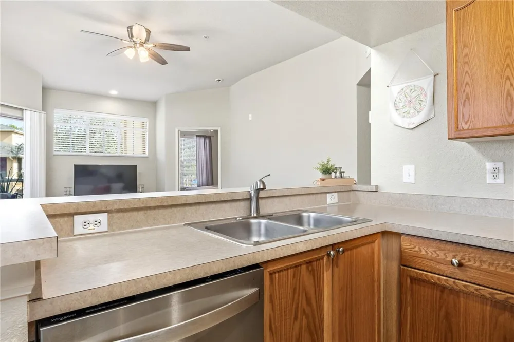 5125 PALM SPRINGS BOULEVARD #1204 Tampa, FL 33647