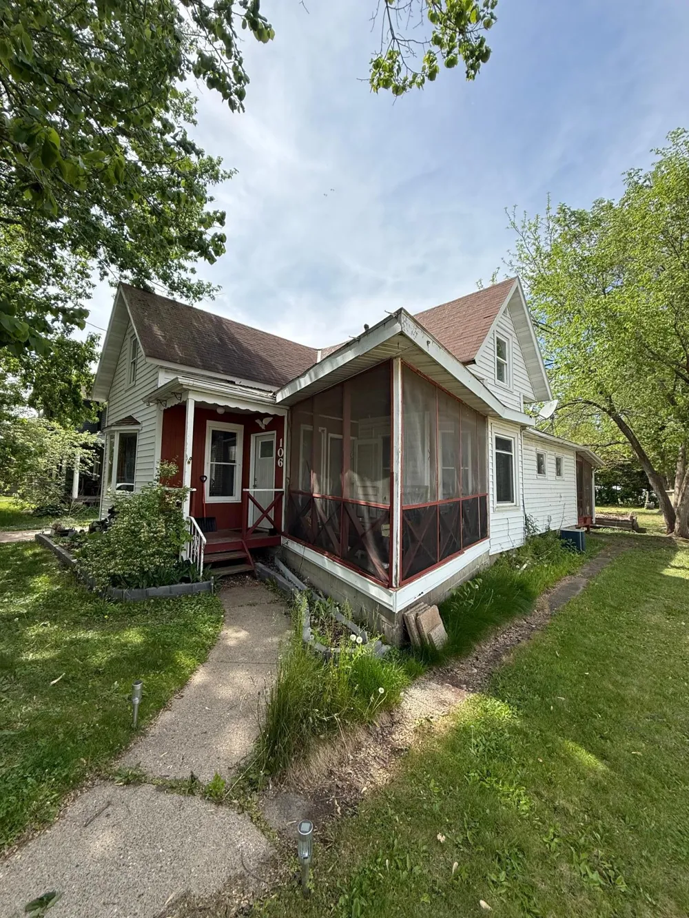 106 W 5th Street Cochrane, WI 54622