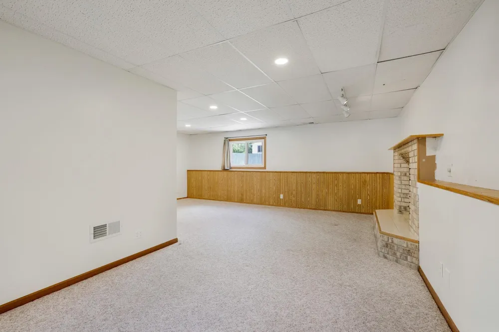 7337 116th Place Champlin, MN 55316