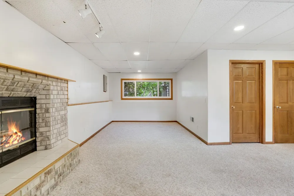 7337 116th Place Champlin, MN 55316