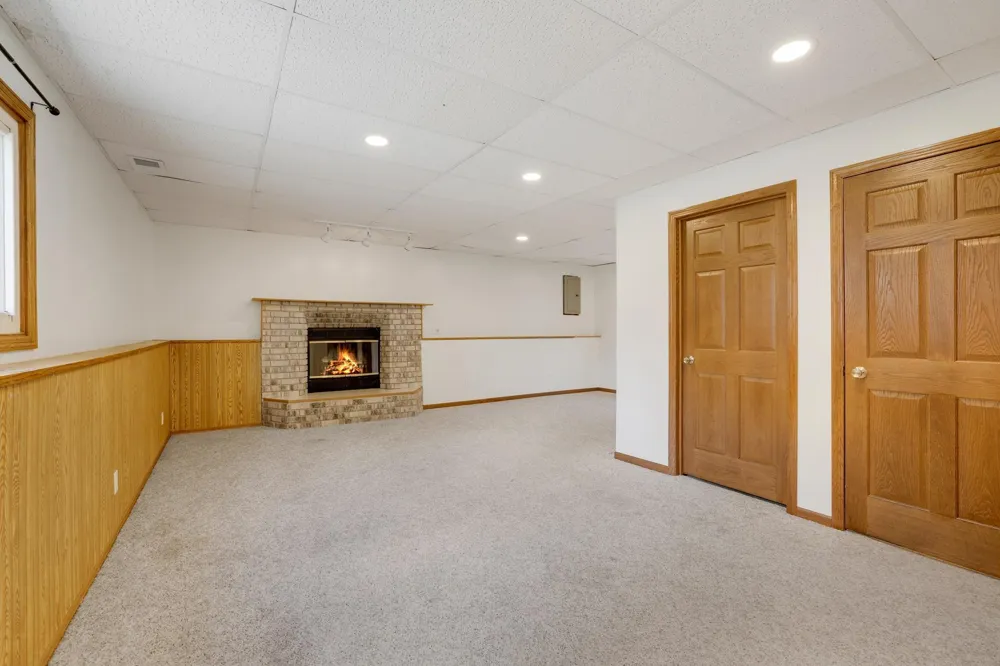 7337 116th Place Champlin, MN 55316