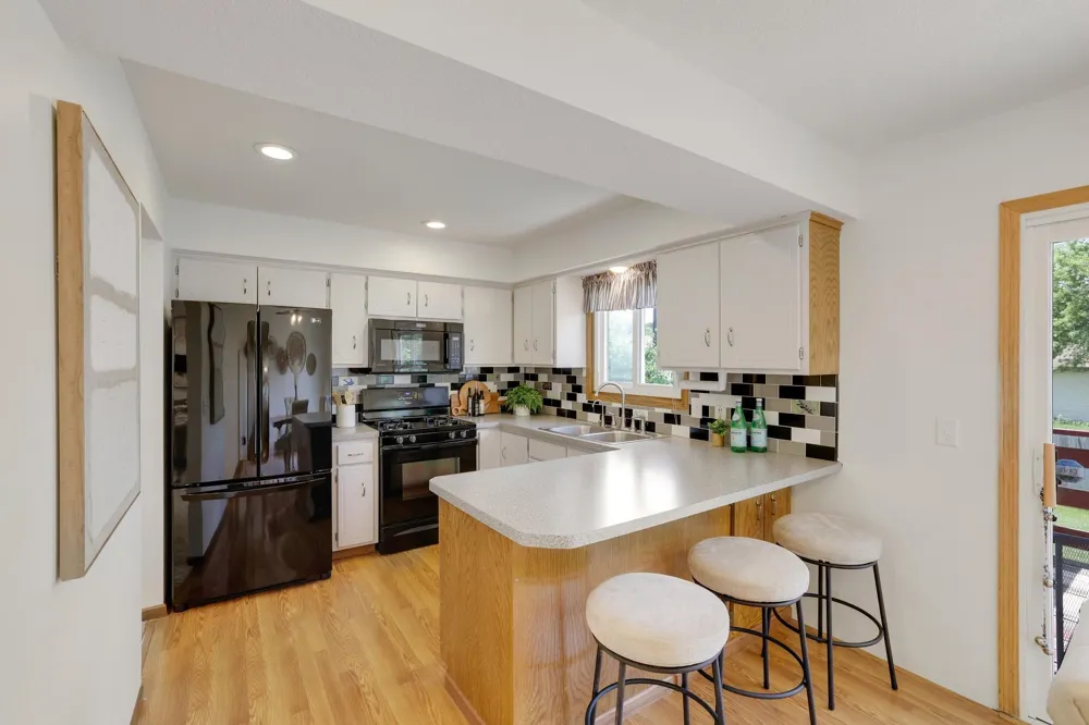 7337 116th Place Champlin, MN 55316