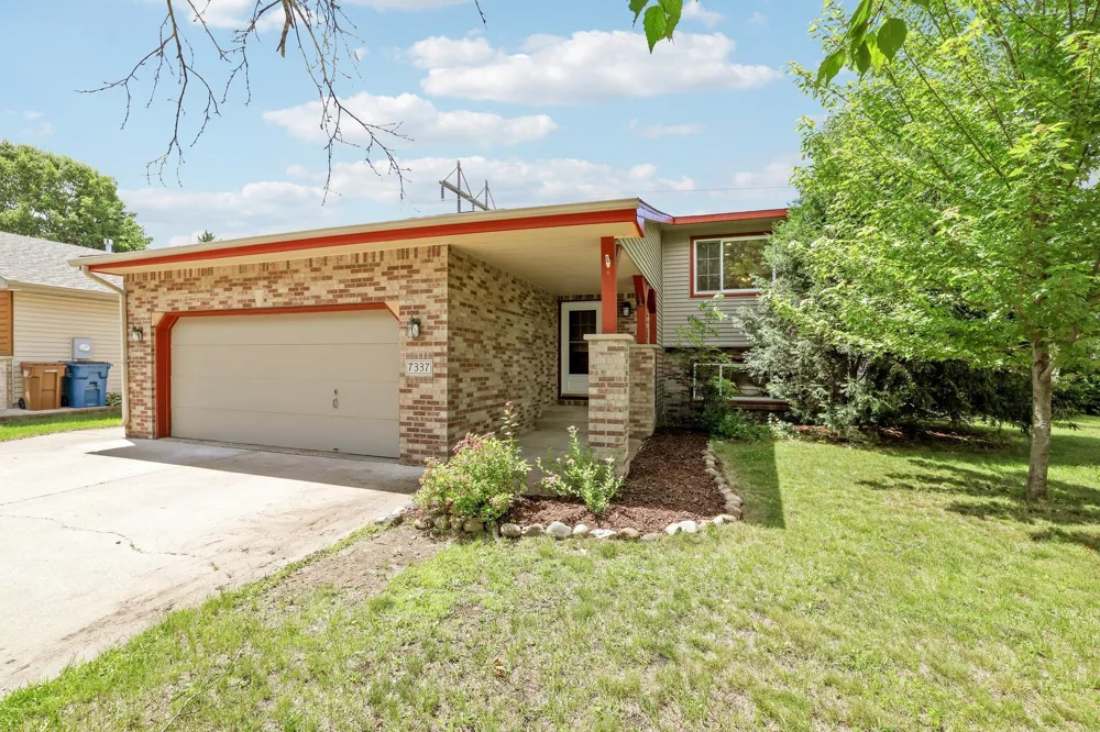 7337 116th Place Champlin, MN 55316