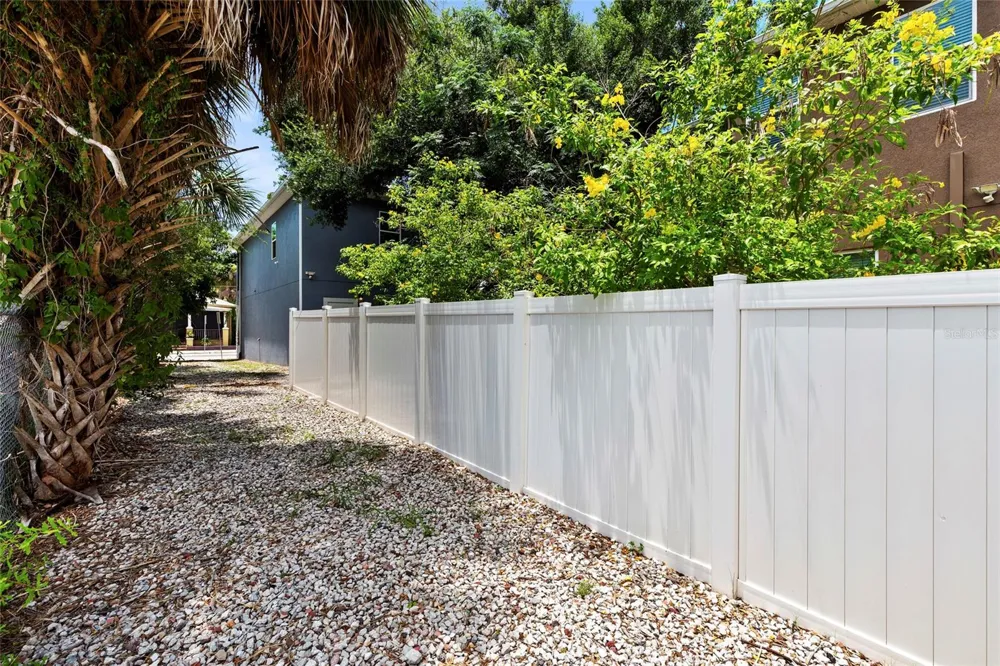 2106 E 17TH AVENUE Tampa, FL 33605