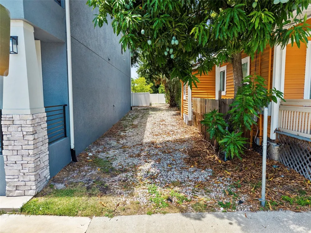 2106 E 17TH AVENUE Tampa, FL 33605