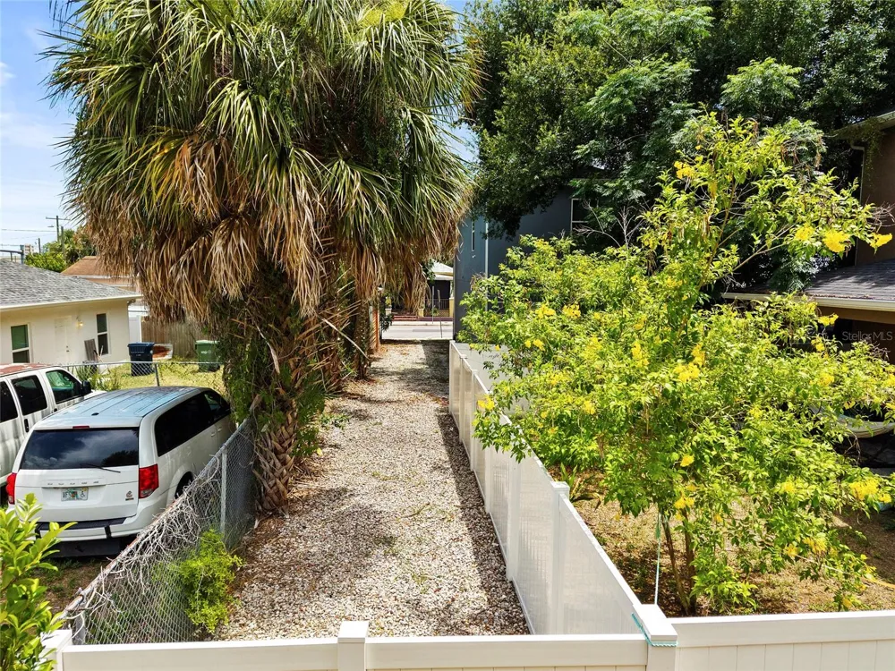 2106 E 17TH AVENUE Tampa, FL 33605