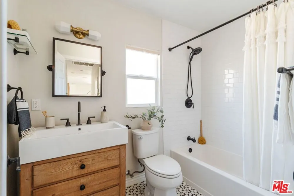 3608 Roseview Avenue Los Angeles, CA 90065