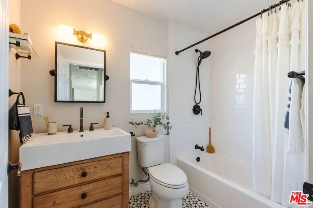 3608 Roseview Avenue Los Angeles, CA 90065